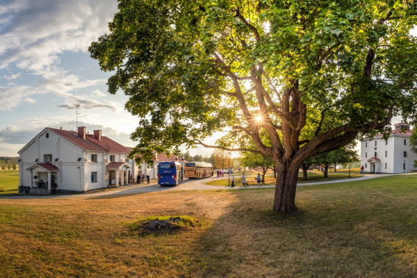 Info Laukon kartano tieto kesämenot ravintola keikat konsertit Laukon Kesä Vesilahti tampere Pirkanmaa kahvila terassi ravintola näyttely