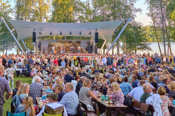 Laukon kartano puisto myynti terassi juoma ruoka tapahtumat keikat myyntipisteet Tampere Pirkanmaa