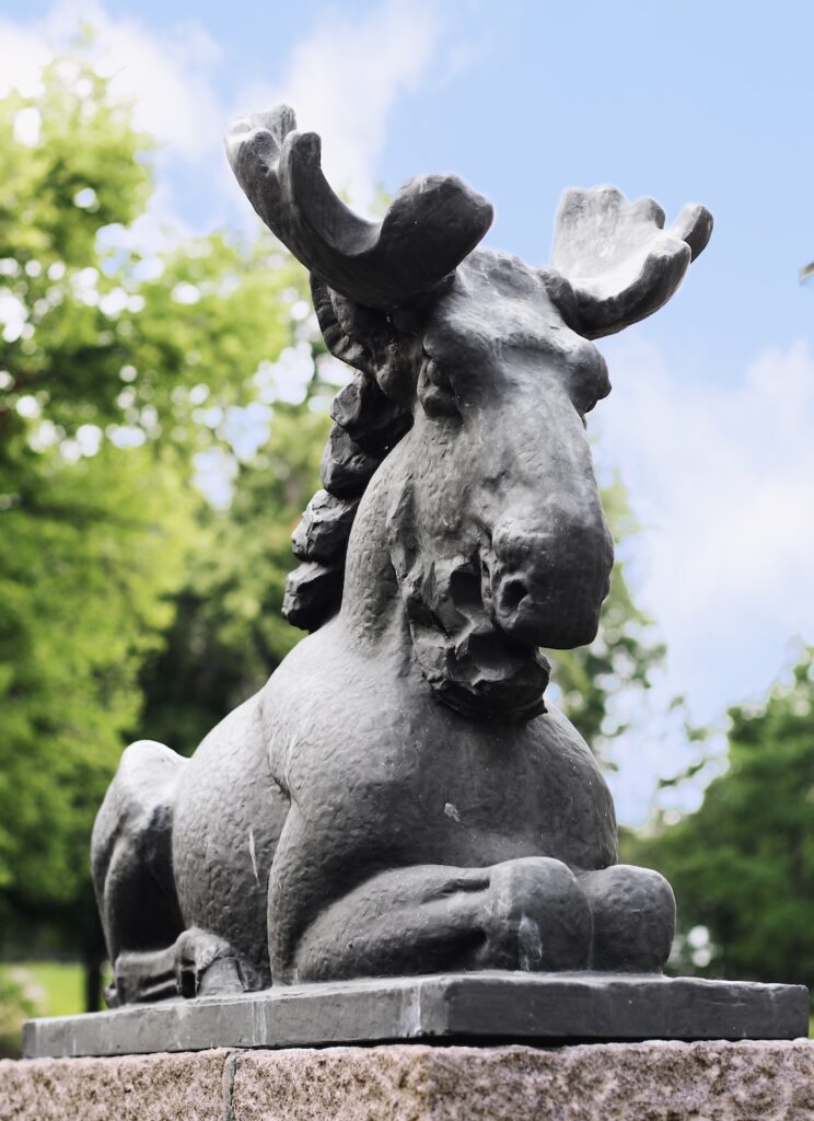 Laukon kartanon puisto veistokset Jussi Mäntynen