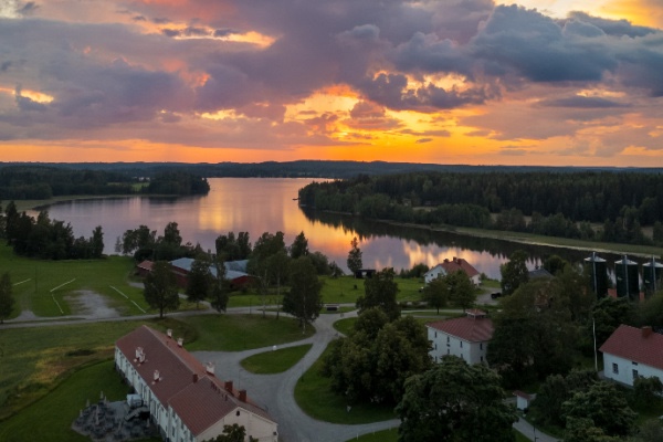 Laukon kartano päärakennus puisto ilmakuva historia näyttelyt kuva pulttimies