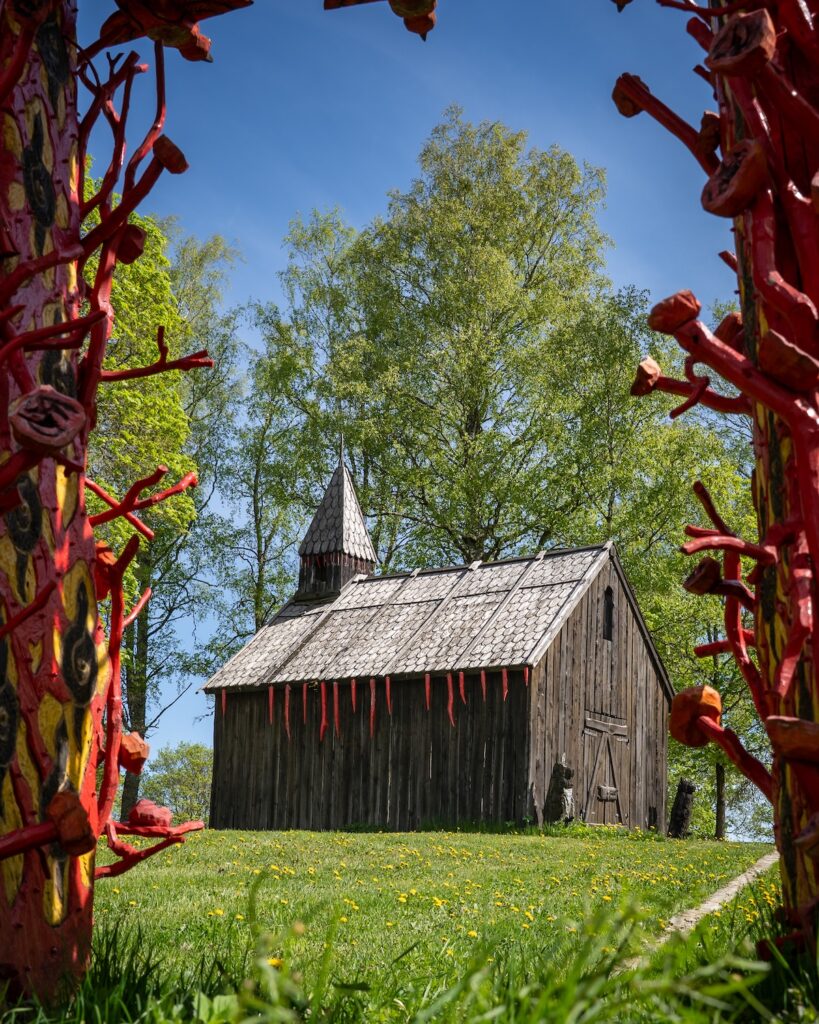 Tapani Kokko Pakanakirkko Laukon kartano näyttely nykytaide Pirkanmaa Vesilahti 2025