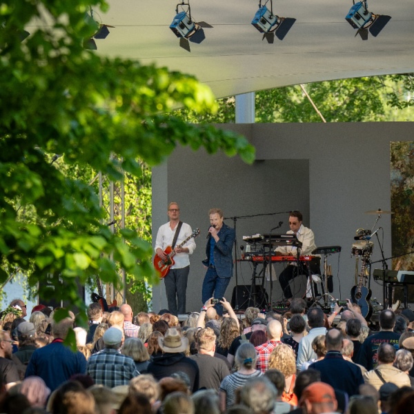 Laukon kartano puisto Ismo Alanko keikka konsertti